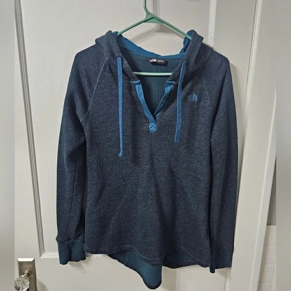 The North Face womens blue and teal hoodie sz m, not oversized